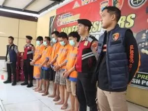 Konferensi pers penangkapan 5 tersangka pengoplos LPG 3kg. (Ist)