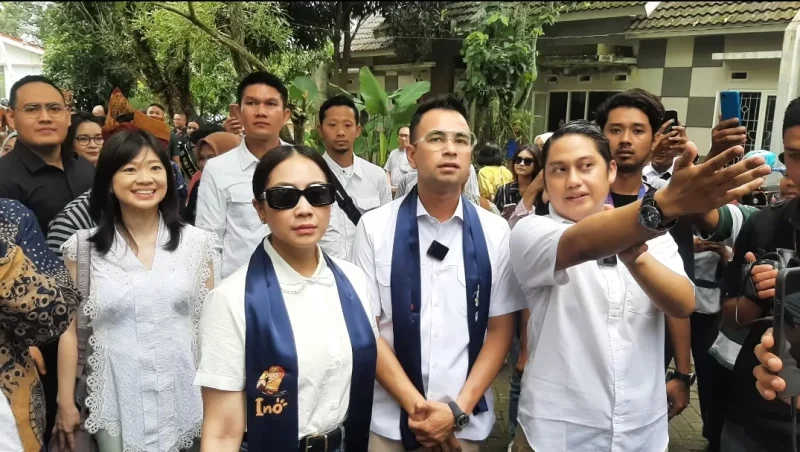 Utusan Khusus Presiden Bidang Pembinaan Generasi Muda dan Pekerja Seni, Raffi Ahmad, mengunjungi Kawasan Ekonomi Khusus (KEK) Singhasari di Malang, Jawa Timur. (Shelly/VOj)