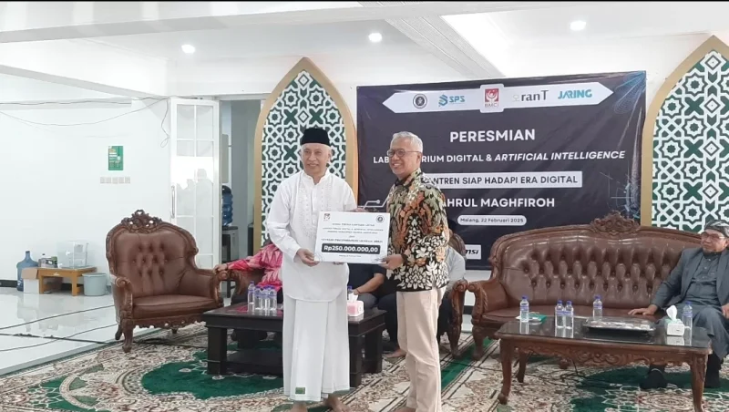 Ponpes Bahrul Maghfiroh Resmikan Laboratorium AI. (Shelly/VOJ)