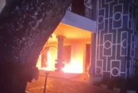 Massa bakar gedung DPRD Kota Malang saat demo UU TNI berlangsung.