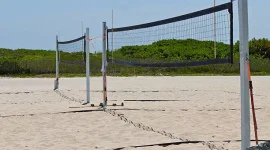 Volleyball courts on the beach (ilustrasi/iStock)