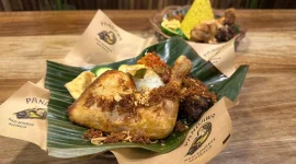 Salah satu menu nusantara yang di sajikan di Pandawa Nasi Bungkus