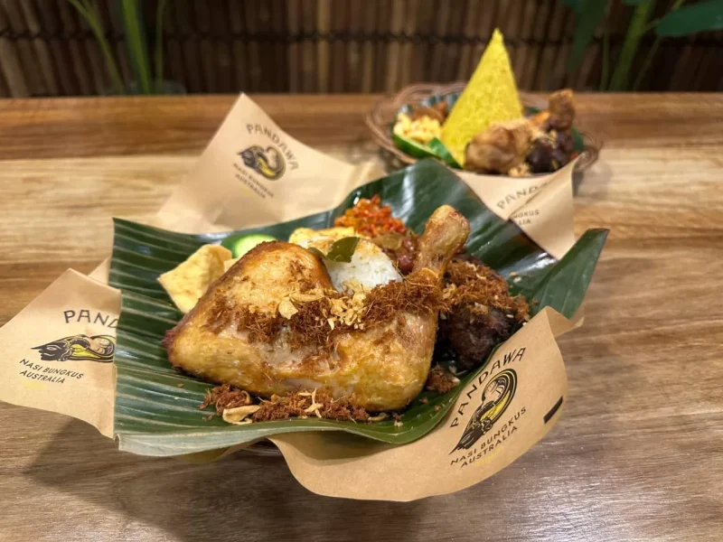Salah satu menu nusantara yang di sajikan di Pandawa Nasi Bungkus