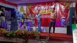 Suasana hangat dan penuh tawa mewarnai kawasan Perumahan D’Rich Garden, Kedungkandang, Kota Malang, saat warga Jembatan Merah menggelar acara kebersamaan bertajuk “Tepa Slira Marang Liyan, Nambah Dulur Tanpa Pasulayan”.