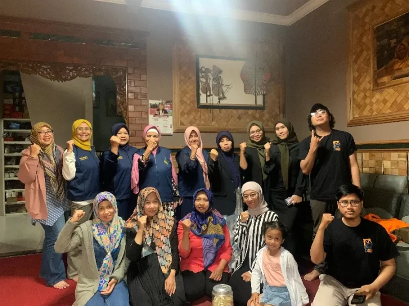 Tim Pengabdian kepada Masyarakat dari Program Studi D-IV Manajemen Perhotelan hadir membawa semangat kolaborasi.