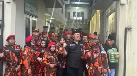 Majelis Pimpinan Cabang (MPC) Pemuda Pancasila (PP) Kota Malang, menerjunkan puluhan personel PP yang tergabung dalam Komando Inti (KOTI) Mahatidana untuk membantu pengamanan dan pengaturan lingkungan sekitar lokasi peringatan Isra Miraj Nabi Muhammad SAW sekaligus Haul Akbar Almagfurlah KH. Agus Salim Mahfudz Yusuf yang digelar di Kelurahan Tasikmadu, Kecamatan Lowokwaru, Kamis (8/1/2026)